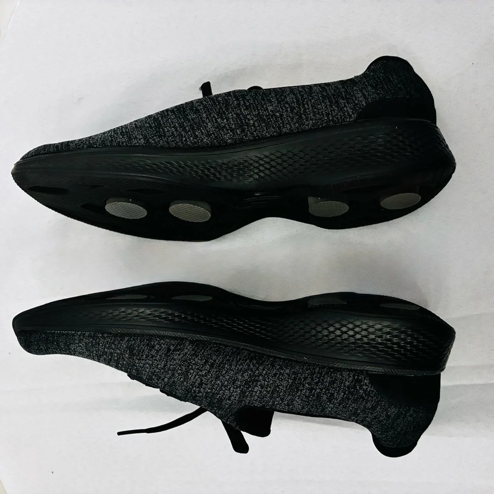 Skechers Performance Women's Goga Max  Go Walk 4 All Day Comfort Sneakers Sz 7.5